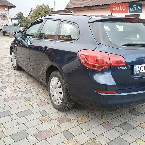 Универсал Opel Astra 2011 в Камне-Каширском