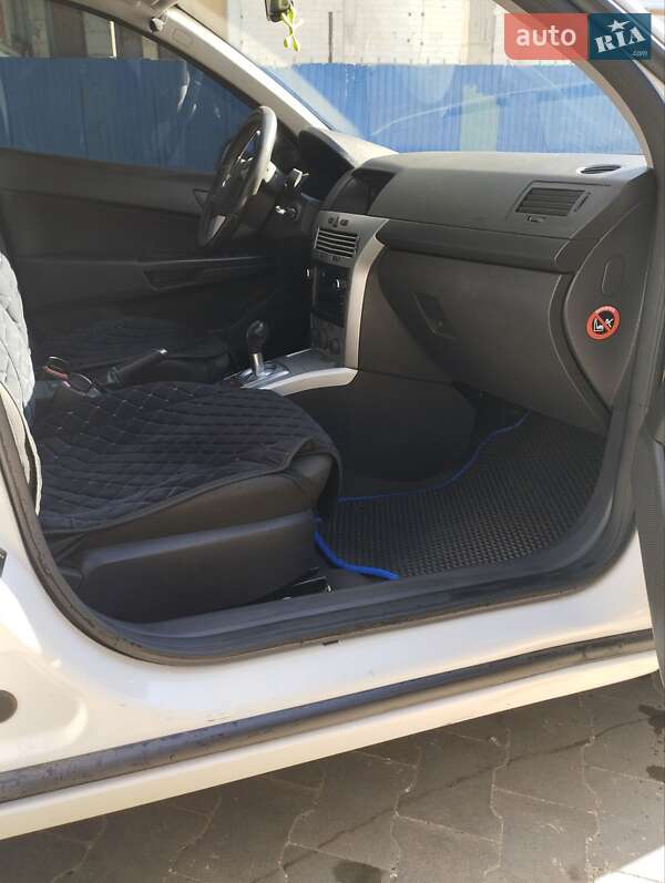 Хэтчбек Opel Astra 2013 в Одессе фото 5 Хэтчбек Opel Astra 2013 в Одессе