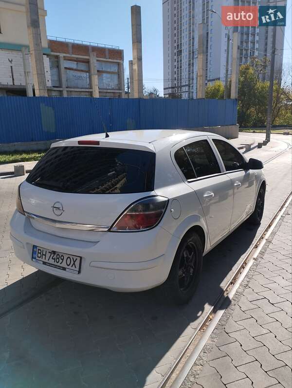 Хэтчбек Opel Astra 2013 в Одессе фото 6 Хэтчбек Opel Astra 2013 в Одессе