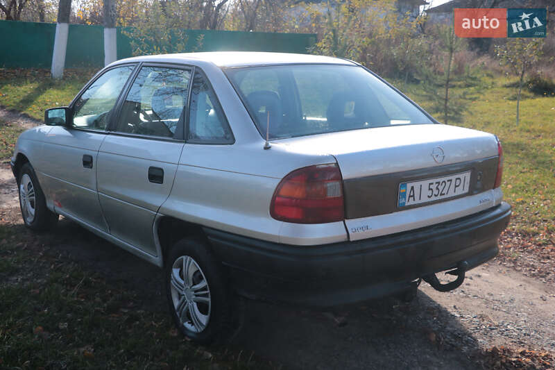 Седан Opel Astra 1992 в Сквире