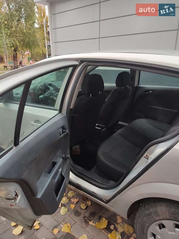 Хэтчбек Opel Astra 2004 в Кривом Роге фото 4 Хэтчбек Opel Astra 2004 в Кривом Роге