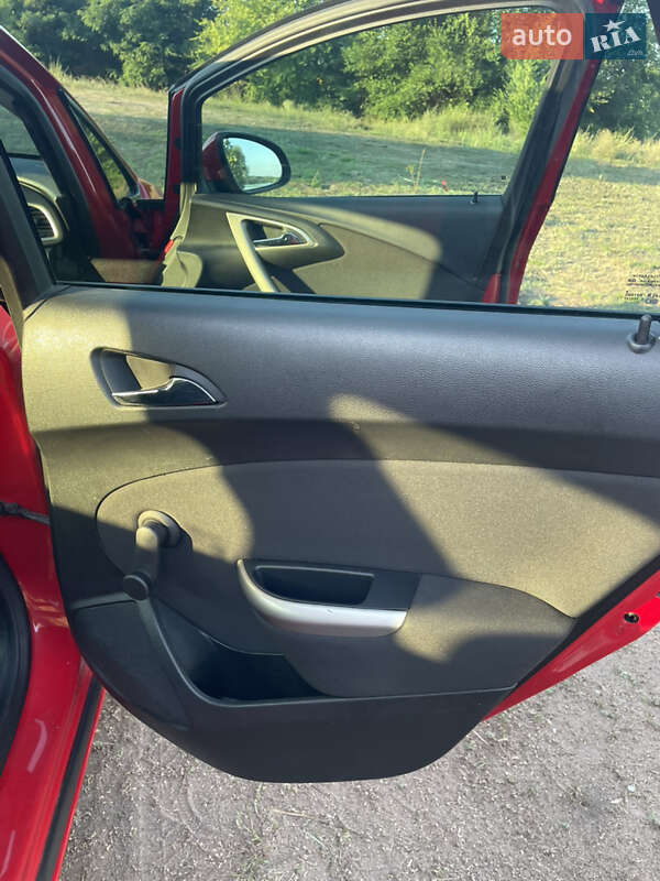 Универсал Opel Astra 2011 в Киеве