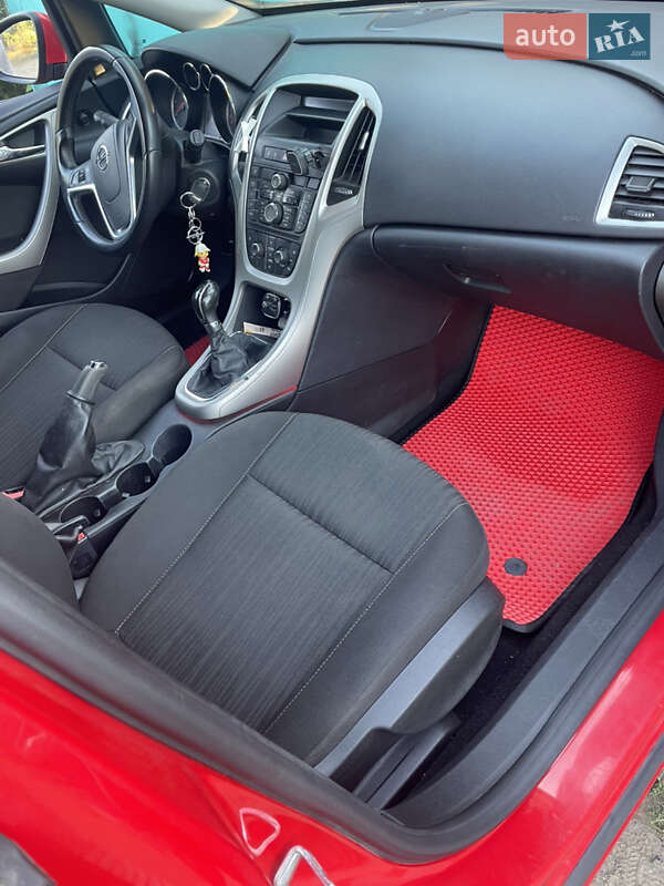 Универсал Opel Astra 2011 в Киеве