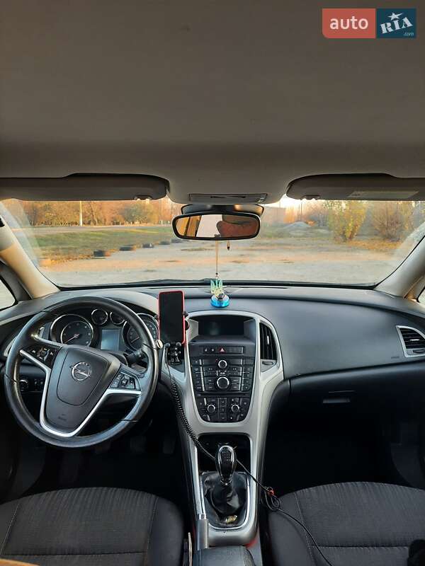 Хэтчбек Opel Astra 2011 в Лозовой