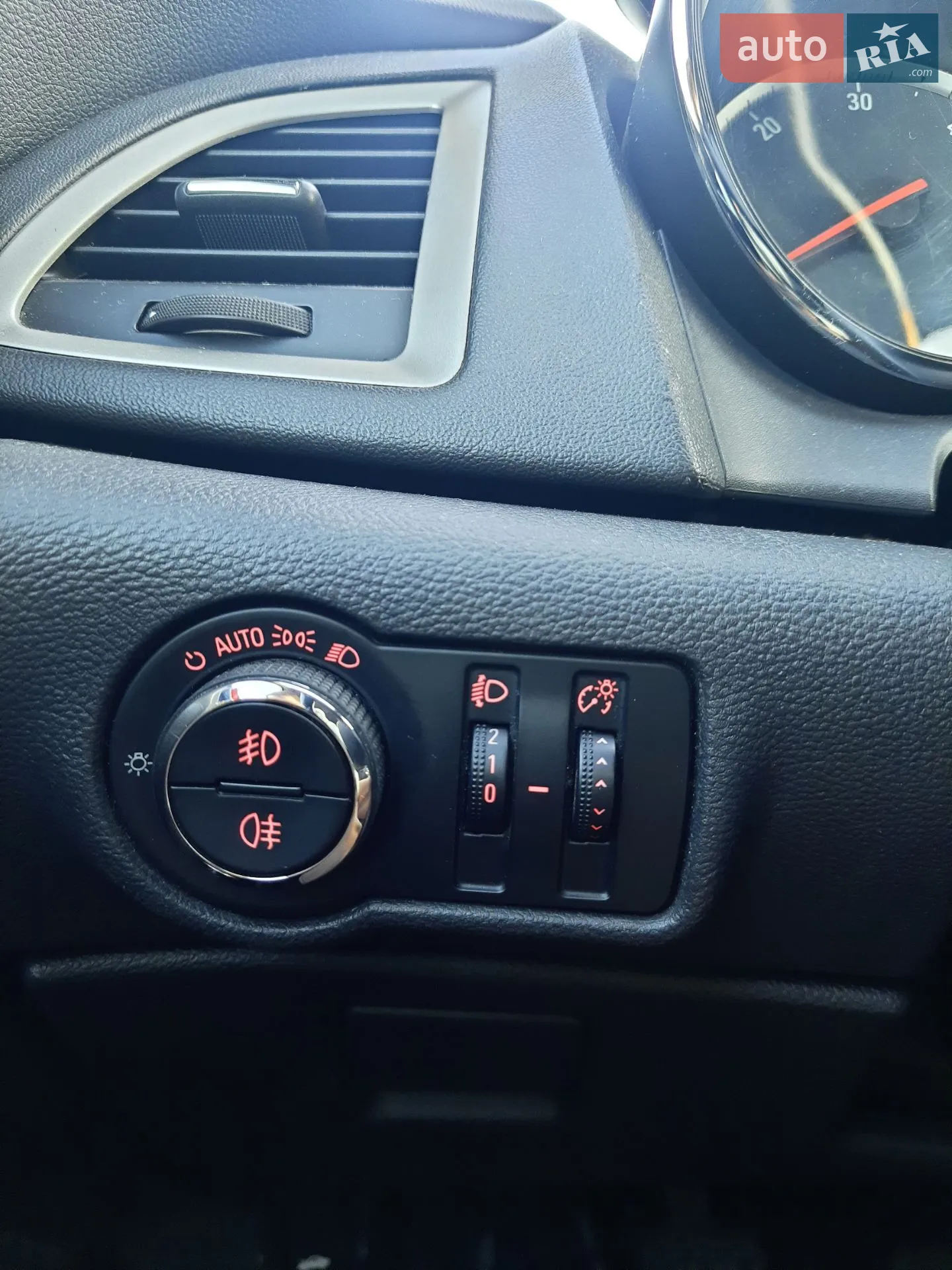 2011 Opel Astra - мініатюра 8
