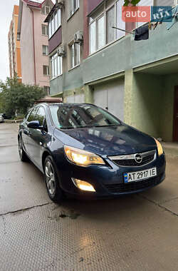 Универсал Opel Astra 2011 в Черновцах