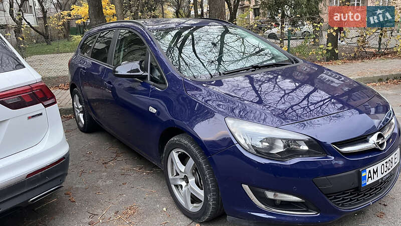 Универсал Opel Astra 2012 в Ивано-Франковске
