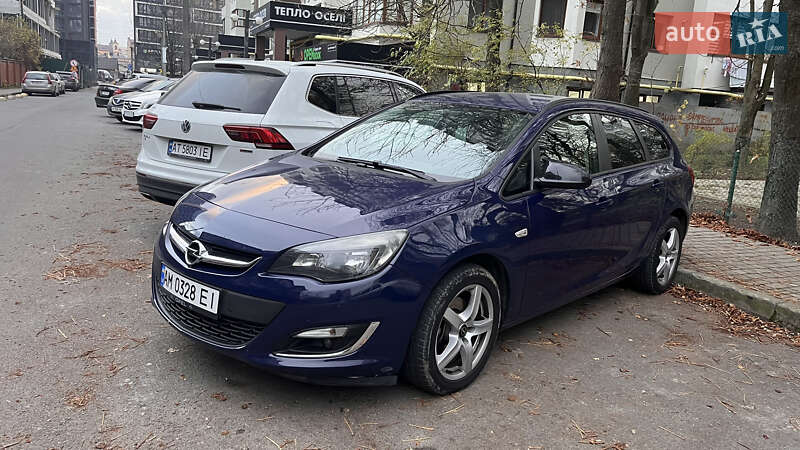 Универсал Opel Astra 2012 в Ивано-Франковске