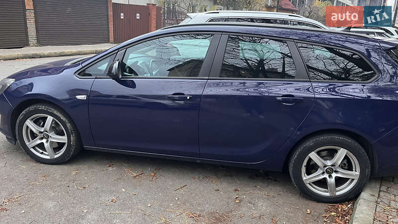 Универсал Opel Astra 2012 в Ивано-Франковске