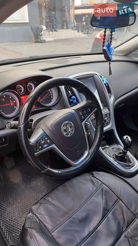 Универсал Opel Astra 2012 в Ивано-Франковске