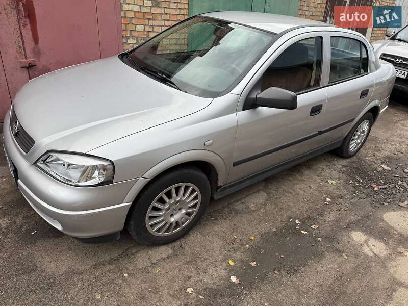 Седан Opel Astra 2005 в Киеве