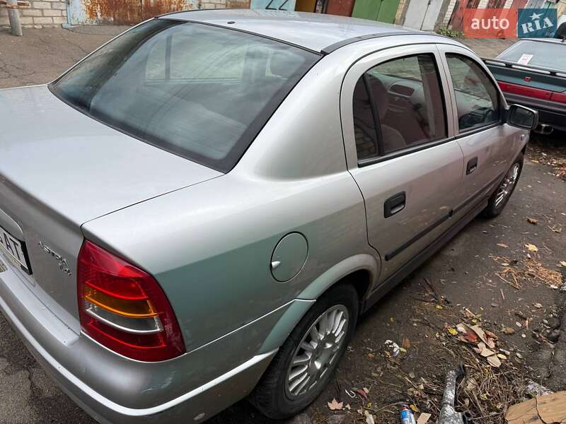 Седан Opel Astra 2005 в Киеве