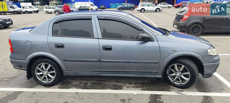 Седан Opel Astra 2006 в Днепре