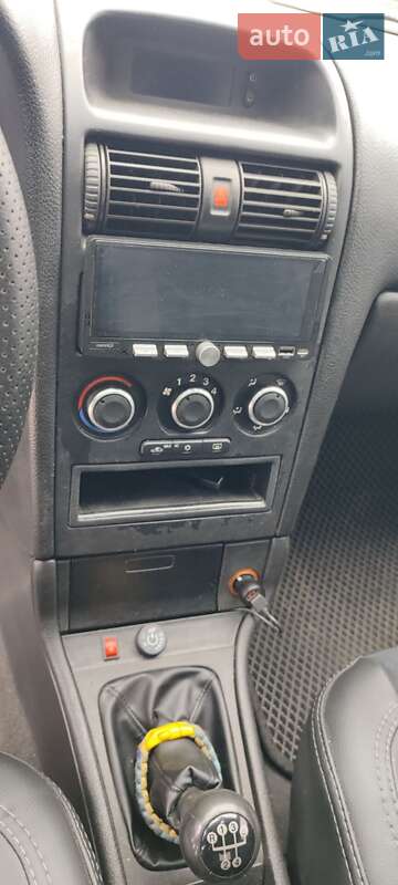 Седан Opel Astra 2006 в Днепре