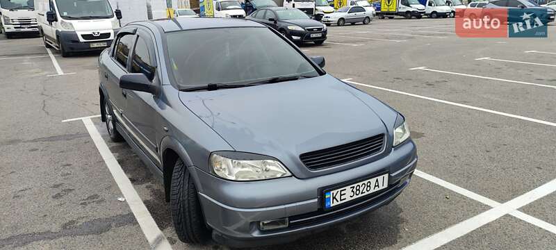Седан Opel Astra 2006 в Днепре