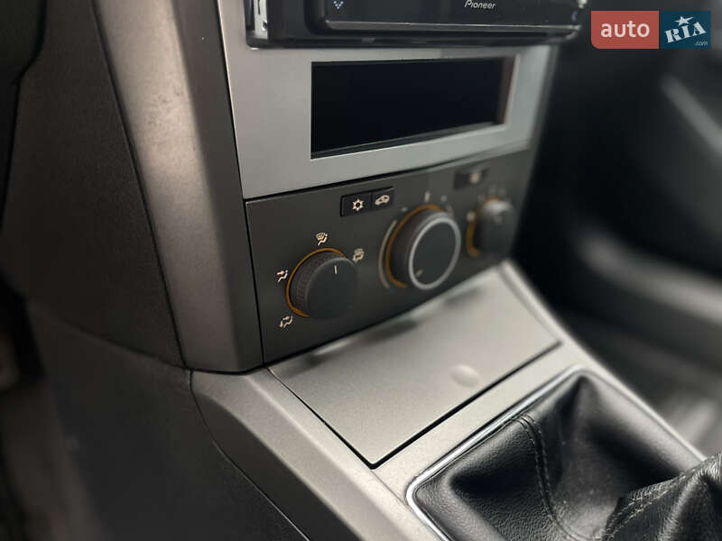 Універсал Opel Astra 2006 в Володимирі