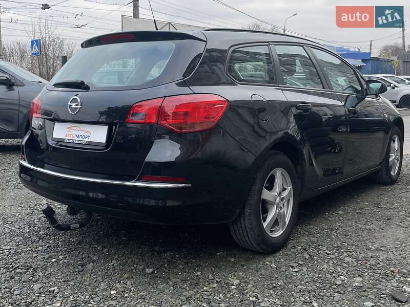 Універсал Opel Astra 2014 в Сумах