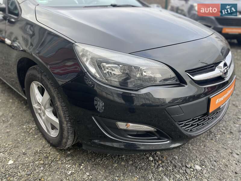 Універсал Opel Astra 2014 в Сумах