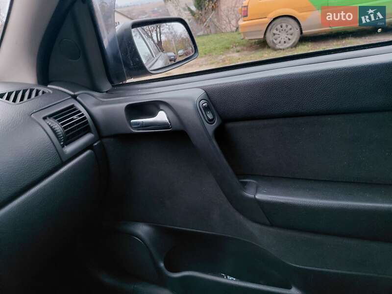 Седан Opel Astra 2002 в Черновцах