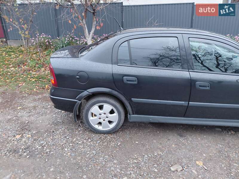 Седан Opel Astra 2002 в Черновцах