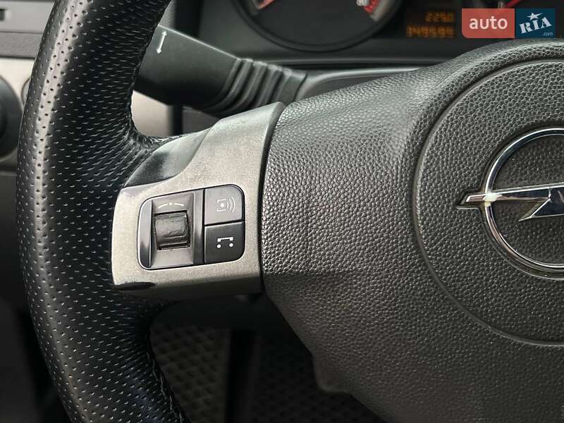 Хэтчбек Opel Astra 2005 в Киеве