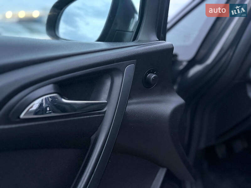 Универсал Opel Astra 2015 в Львове