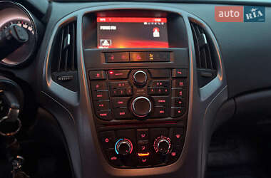 Універсал Opel Astra 2015 в Львові