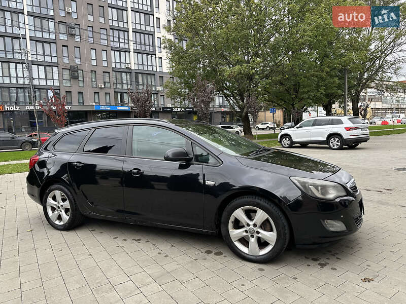 Универсал Opel Astra 2010 в Ужгороде