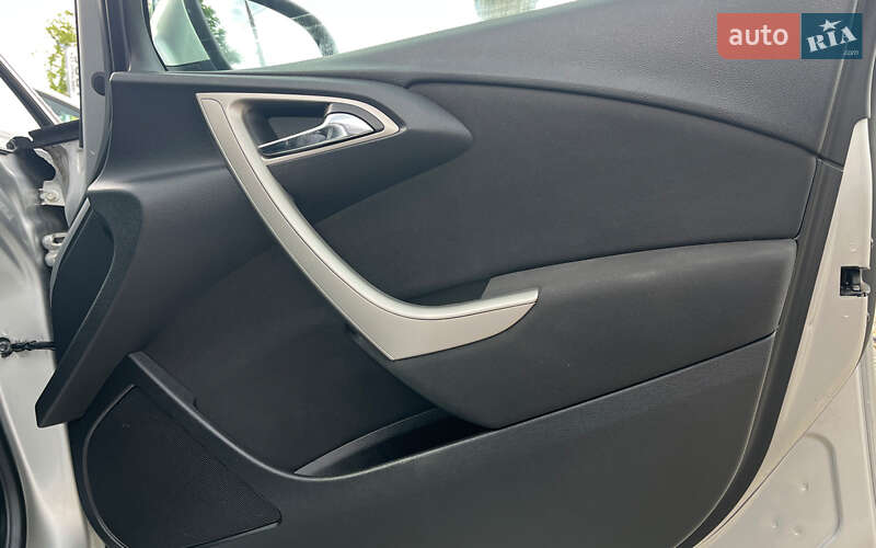 Универсал Opel Astra 2012 в Коломые