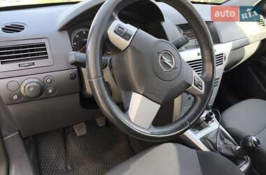 Універсал Opel Astra 2012 в Луцьку