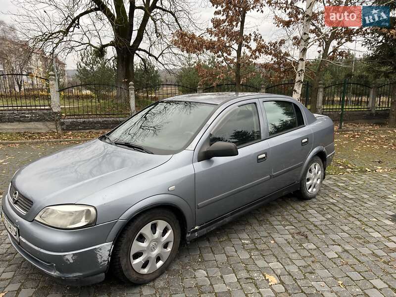 Седан Opel Astra 2008 в Золочеві
