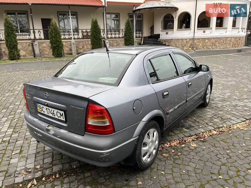 Седан Opel Astra 2008 в Золочеві
