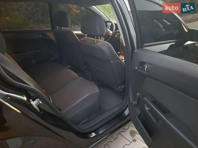 Універсал Opel Astra 2008 в Дубні