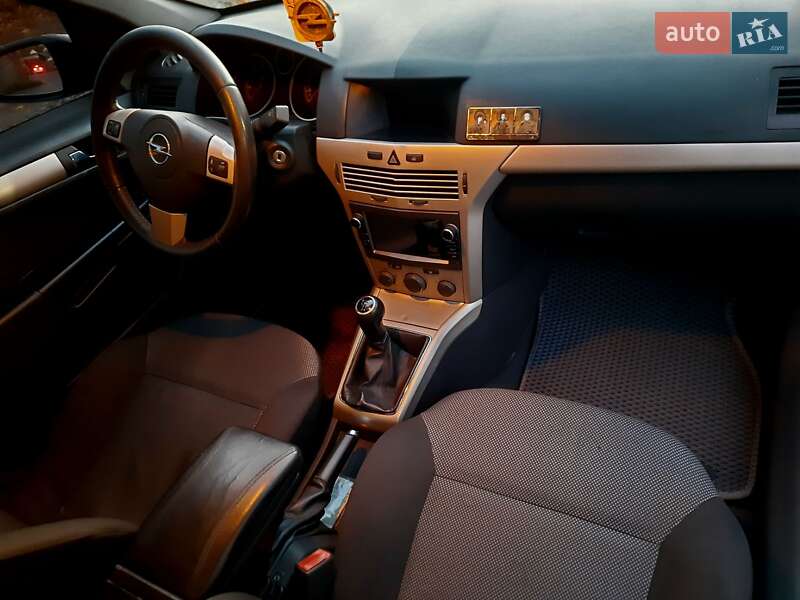 Універсал Opel Astra 2008 в Дубні