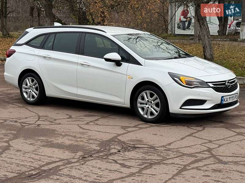 Універсал Opel Astra 2018 в Чернігові