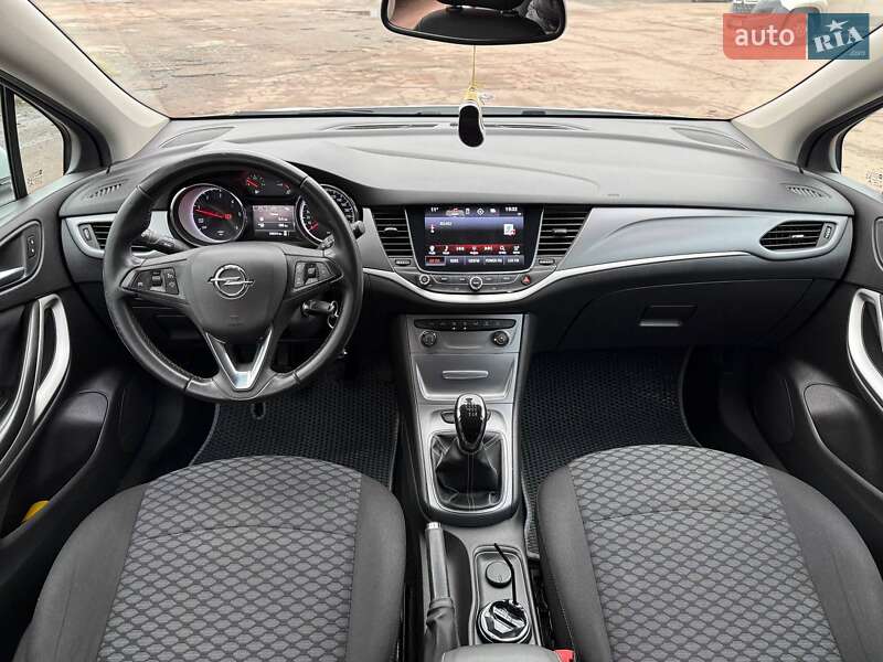 Універсал Opel Astra 2018 в Чернігові