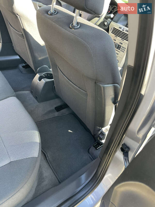 Универсал Opel Astra 2009 в Луцке фото 52 Универсал Opel Astra 2009 в Луцке