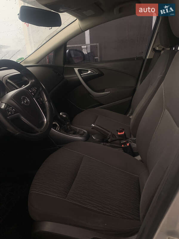 Универсал Opel Astra 2013 в Тернополе