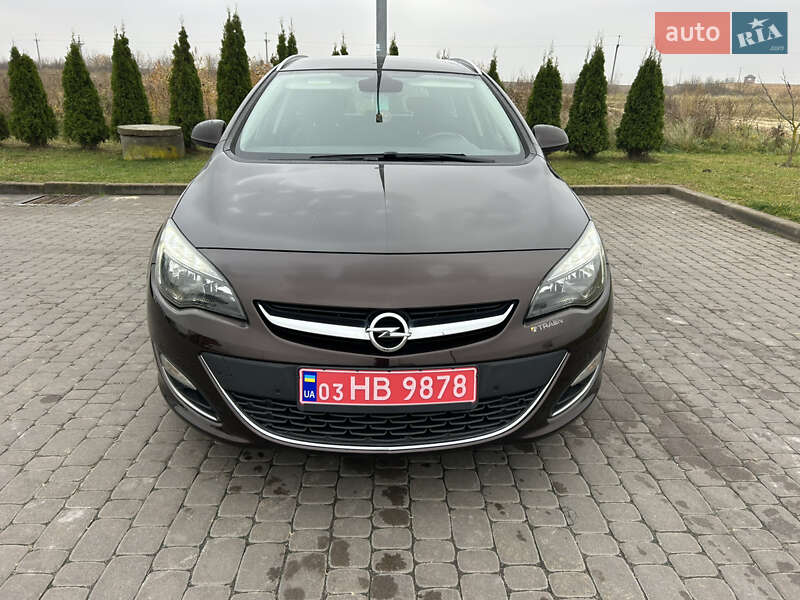 Универсал Opel Astra 2013 в Городке