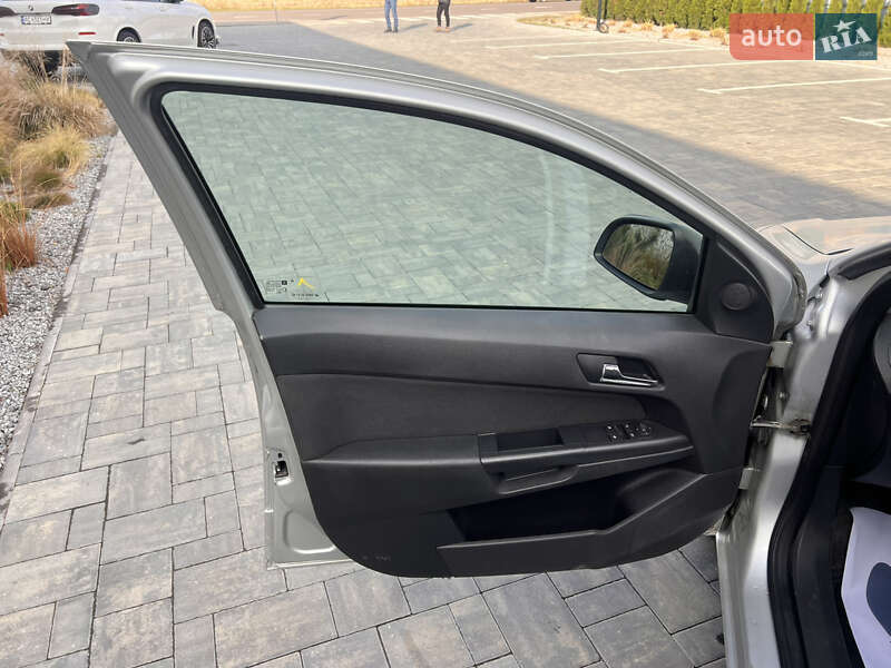 Универсал Opel Astra 2010 в Луцке фото 11 Универсал Opel Astra 2010 в Луцке