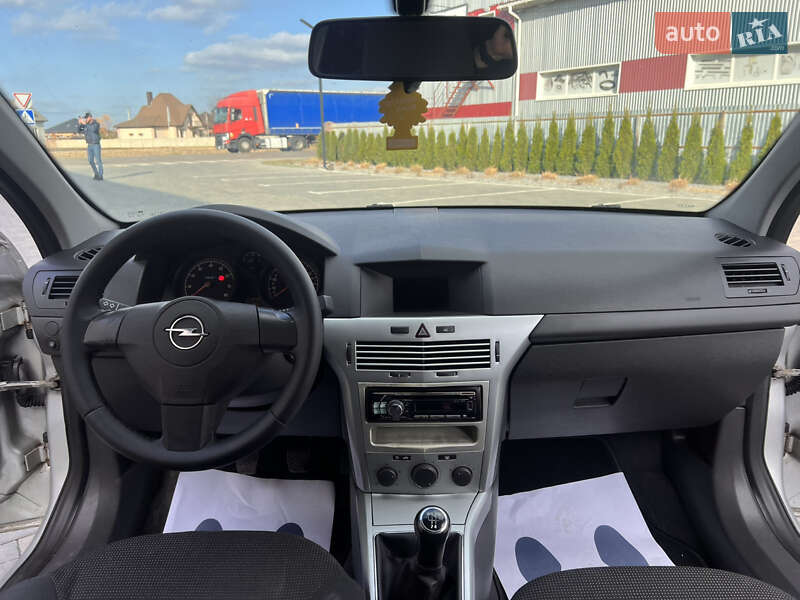 Универсал Opel Astra 2010 в Луцке фото 14 Универсал Opel Astra 2010 в Луцке