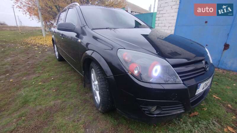 Универсал Opel Astra 2005 в Чугуеве