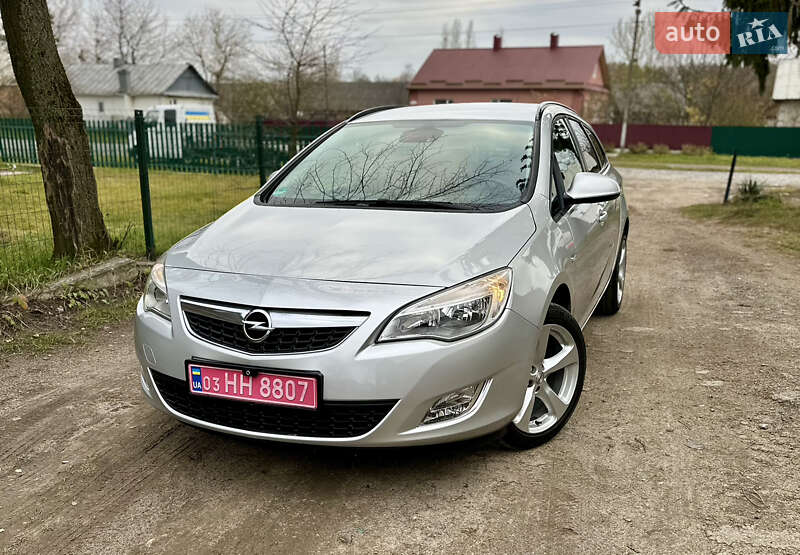 Универсал Opel Astra 2011 в Дубно