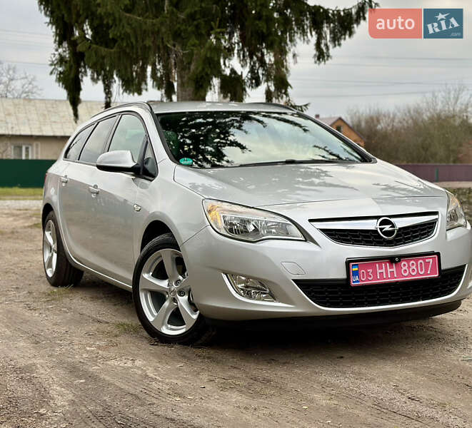 Универсал Opel Astra 2011 в Дубно