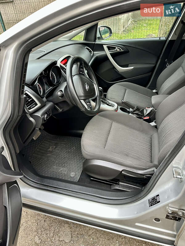 Универсал Opel Astra 2011 в Дубно