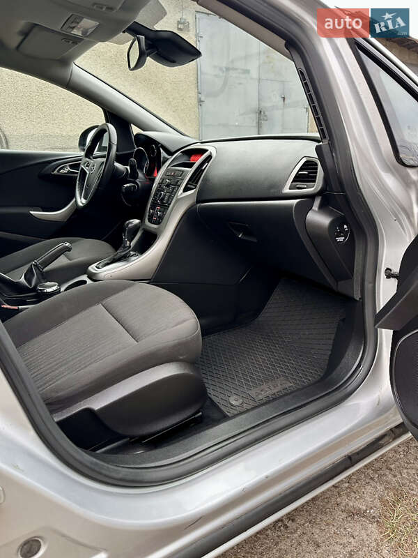 Универсал Opel Astra 2011 в Дубно