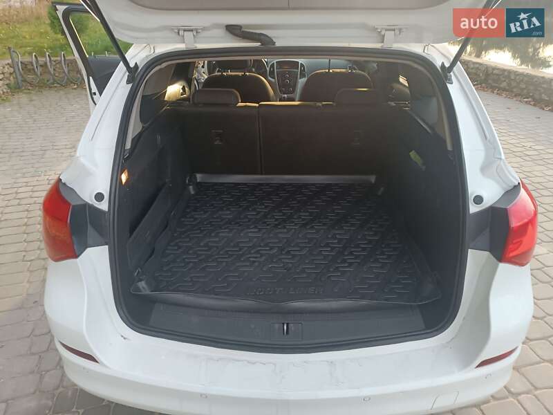 Універсал Opel Astra 2012 в Шумську