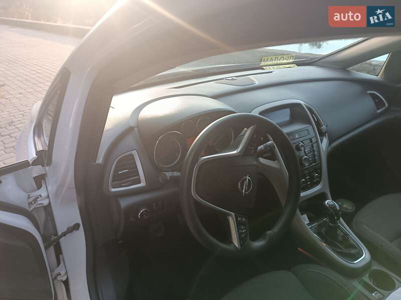 Універсал Opel Astra 2012 в Шумську