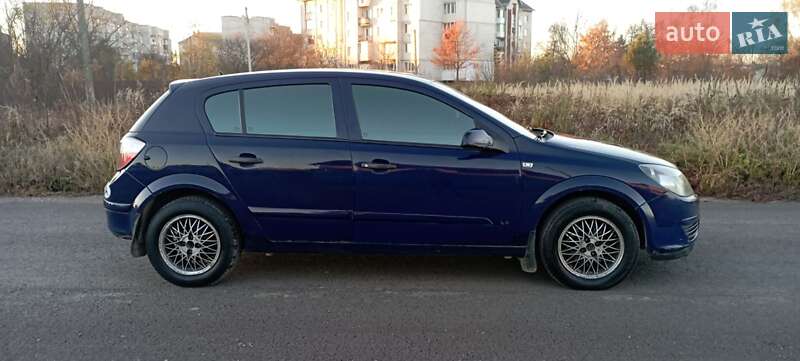 Хетчбек Opel Astra 2006 в Стрию