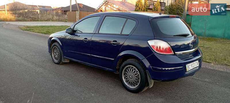Хетчбек Opel Astra 2006 в Стрию